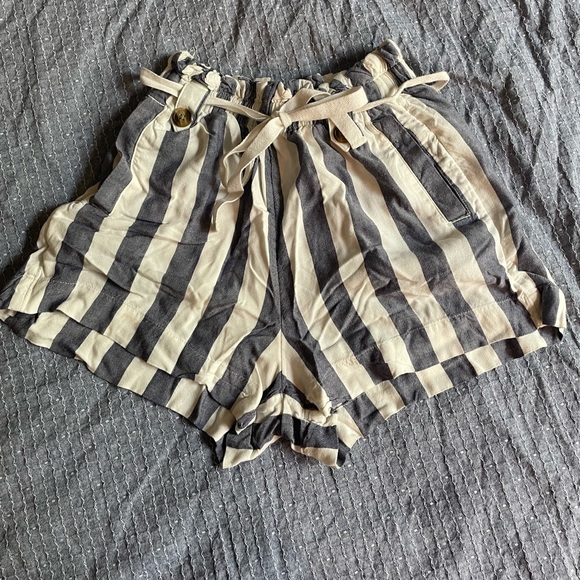 AE High Waisted Paperbag Shorts - Picture 1 of 6